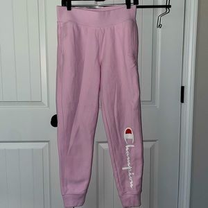 Super comfortable only worn once champion sweatpants!! Size medium and so cute